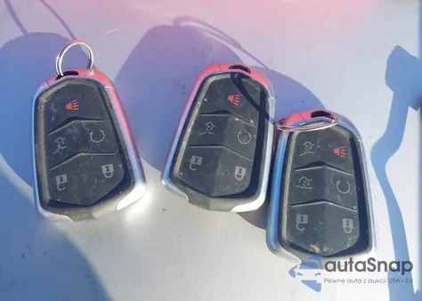 2015 Cadillac Escalade Premium z USA, uszkodzony, nr VIN 1GYS3CKJ3FR238088